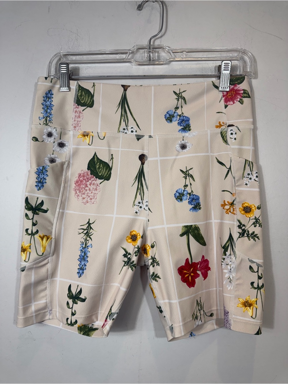 Tuckernuck Beige Botanical Grid Floral Active Bike Shorts Pockets Medium